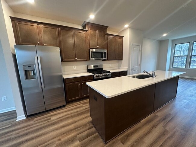 Building Photo - 6943 Cloverfield Ln