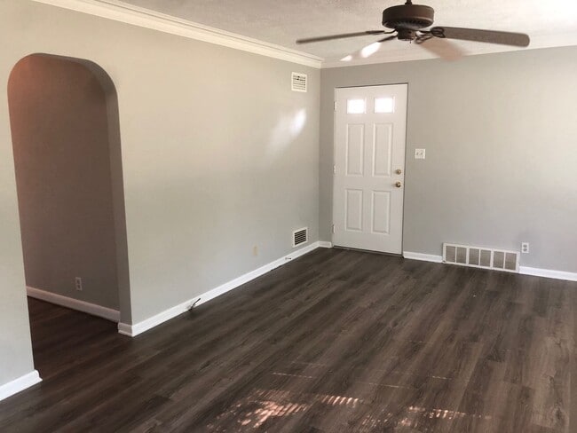 Building Photo - 3-Bedroom Home in a Charming Neighborhood!