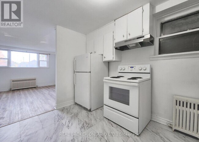 Building Photo - 388-388 Winona Dr