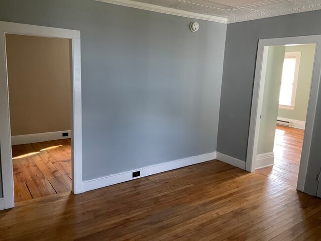 Center Room - 183 Elliot St