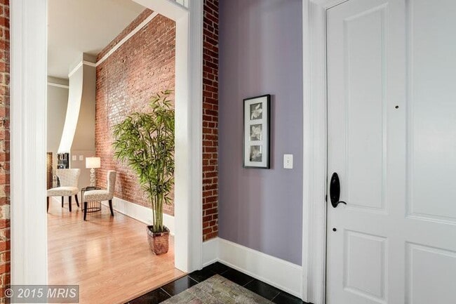 Photo - You ever see a place and wonder, "who is l... House