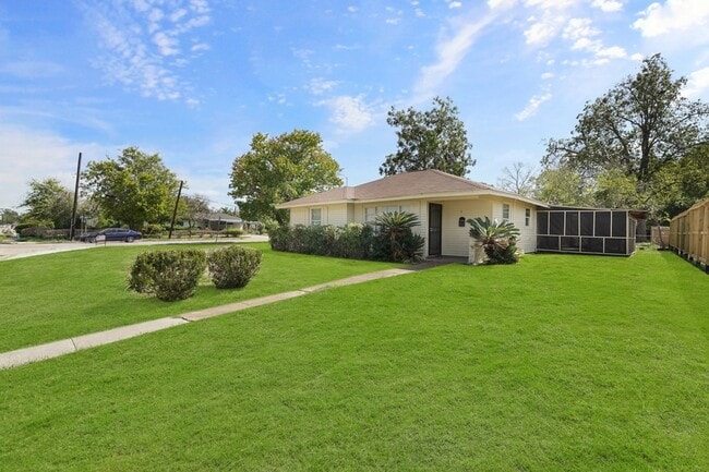 Building Photo - 5966 Doulton Dr