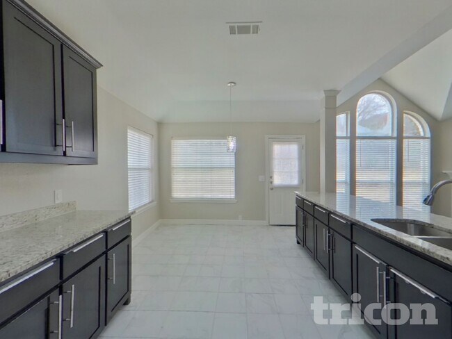 Foto del edificio - 4021 Chinaberry Dr