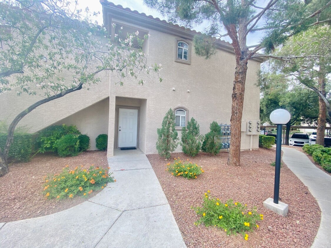 Primary Photo - Recently renovated centrally located condo...