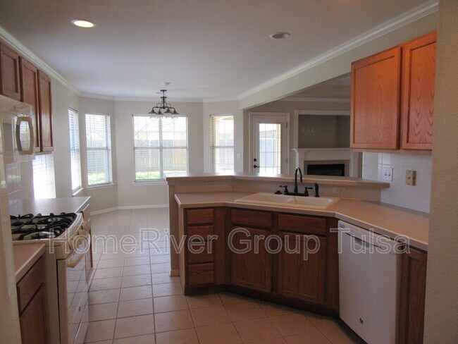 Building Photo - 1125 Marina Dr