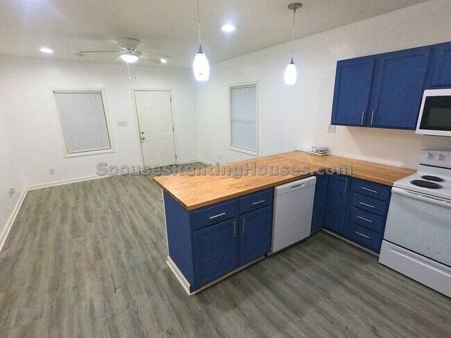 Foto del edificio - 3706 N Kenwood Ave