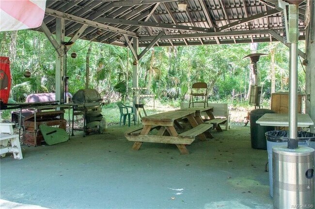 Foto del edificio - 217 S Tuck Point