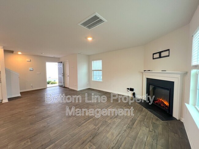 Building Photo - 1603 Blue Velvet Ln