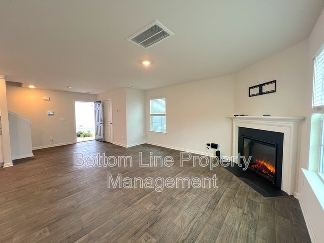 Photo - 1603 Blue Velvet Ln House