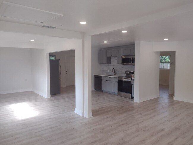 Building Photo - 3 br, 2 bath House - 5312 8TH AVE S