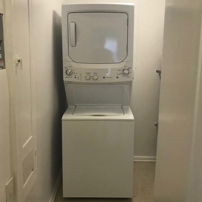 LAUNDRY - 2026 Montana Ave