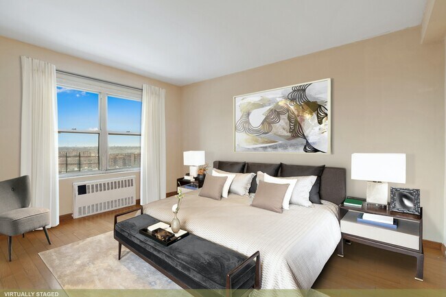 Building Photo - Penthouse Living w/City Skyline Views!