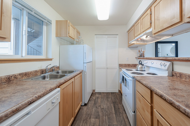 2x2 - Cocina - Fishers Mill Apartments