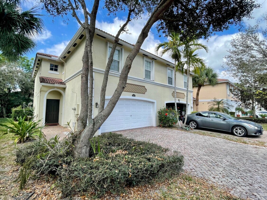 9085 Villa Palma Ln, West Palm Beach, FL 33418 Townhome Rentals in West Palm Beach FL