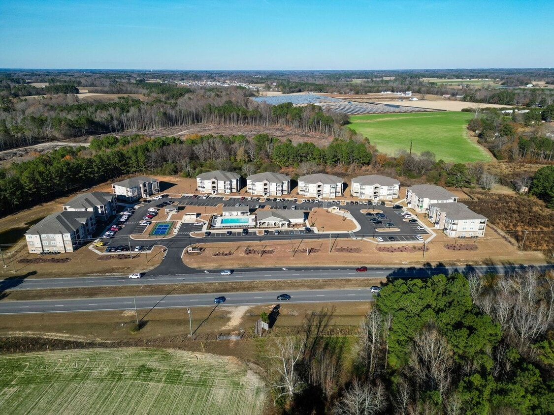 Primary Photo - The Groves at 421 *Move In Special*