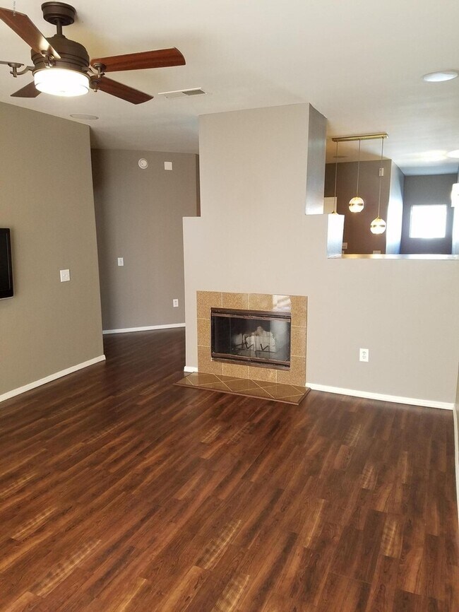 Foto del edificio - Stunning 2-bedroom 2-bath Condo with a 1 car garage