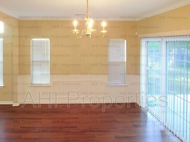 Building Photo - 5522 Fawn Cir