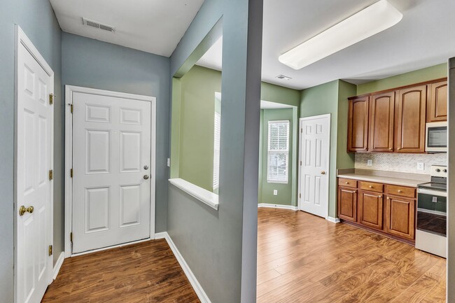 Foto del edificio - Adorable 3b 3b Townhome In Wake Forest!