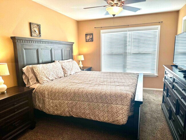 Foto del edificio - 12810 Roosevelt Ln