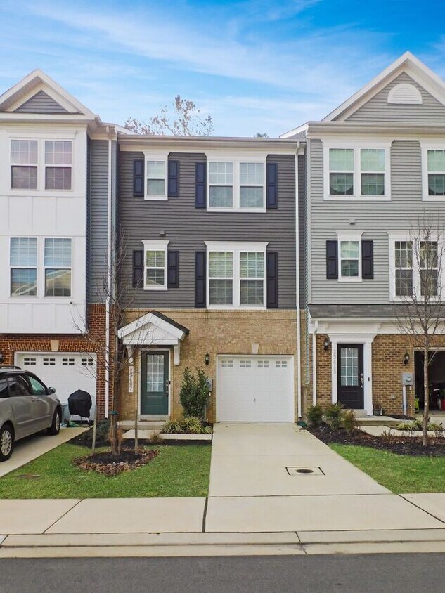 Primary Photo - Inner Townhome with Deck and 1 Car Garage