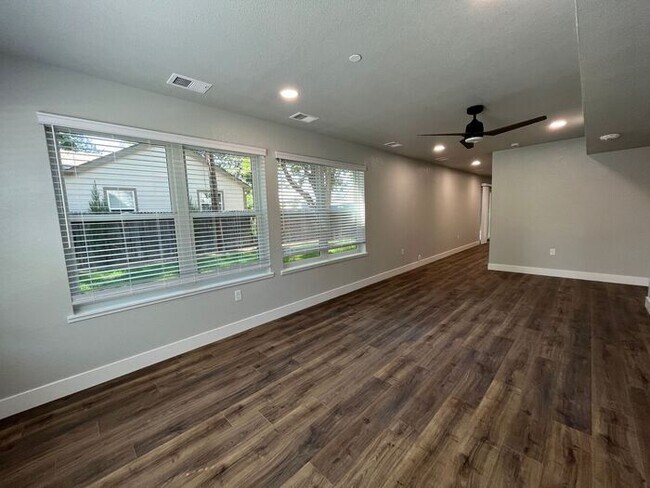 Building Photo - Brand New Condo in Central Fort Collins