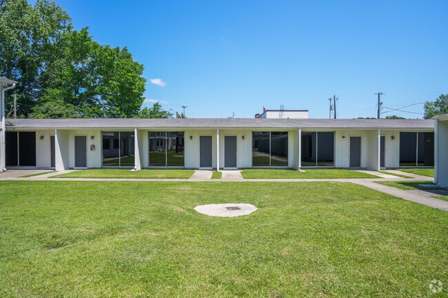 Building Photo - Courtyard Apartments
