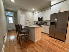 Building Photo - 143 N Kenwood Ave
