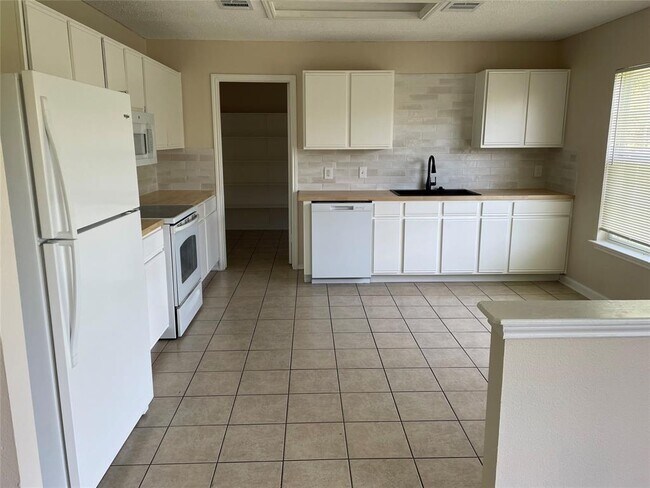 Building Photo - 2620 Byfield Dr