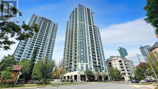 Photo du bâtiment - 16 Harrison Garden Blvd