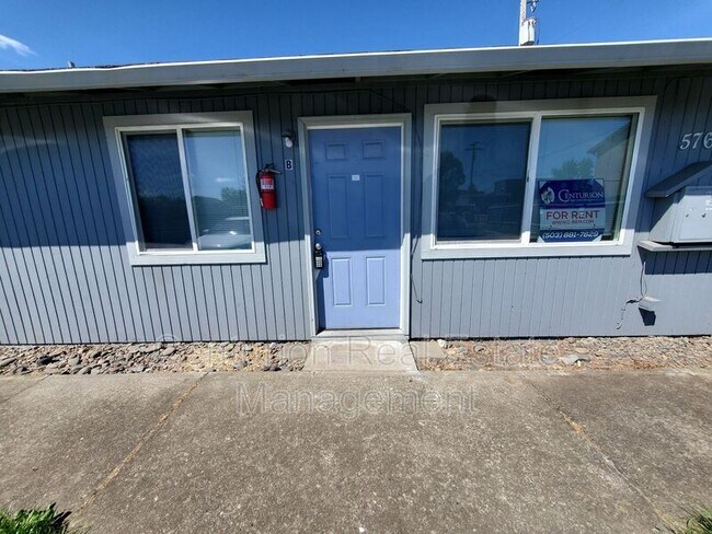 Foto del edificio - 576 Hill St SE