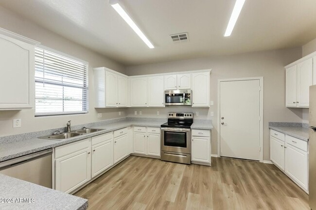 Building Photo - 3706 E Kristal Way
