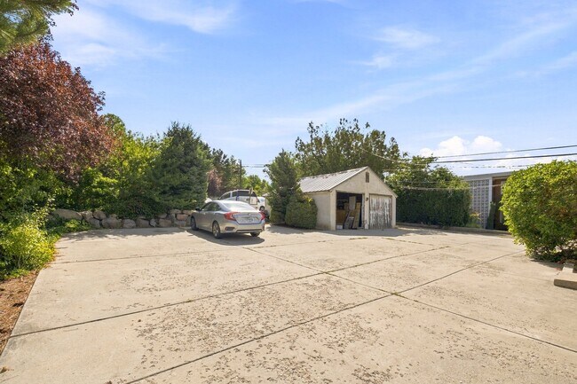 Building Photo - 1977 S 1300 E