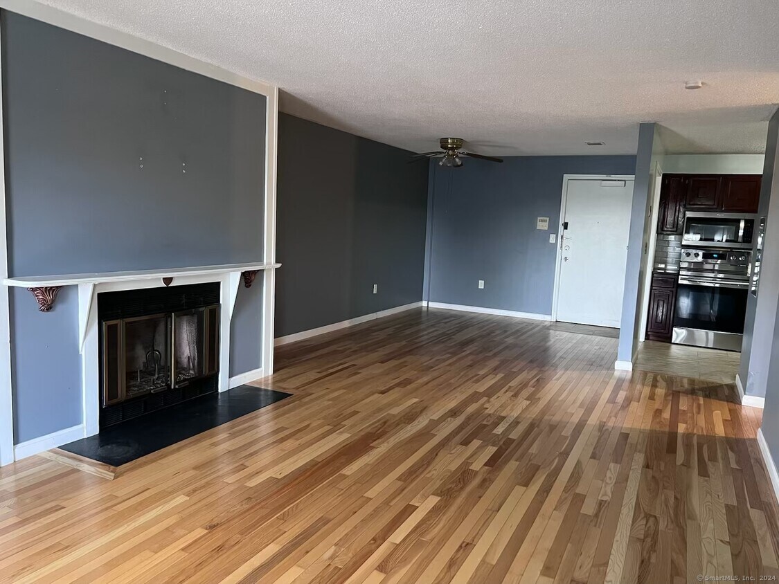 90 Kane St Unit APT B, West Hartford, CT 06119 Condo for Rent in West