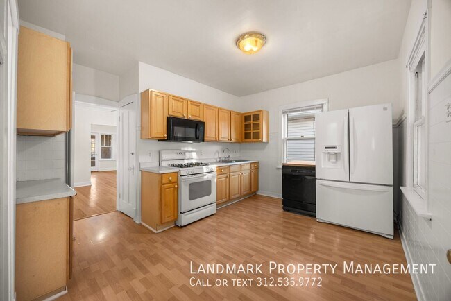 Foto del edificio - 3030 N Normandy Ave
