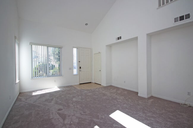 Building Photo - 2911 Spruce Ct