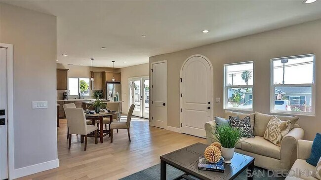 Building Photo - 5051 Savannah St