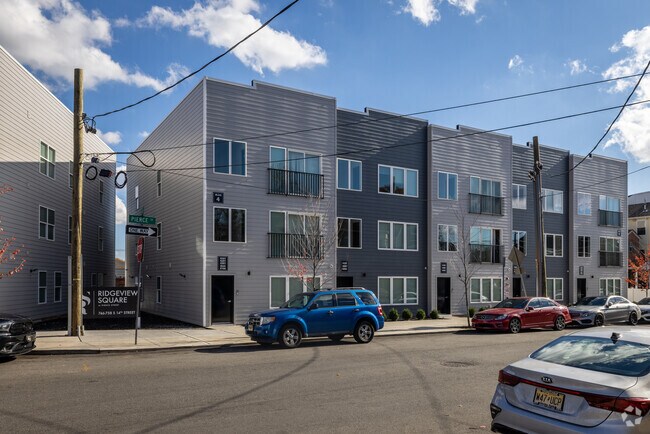 Building Photo - Ridgeview Square