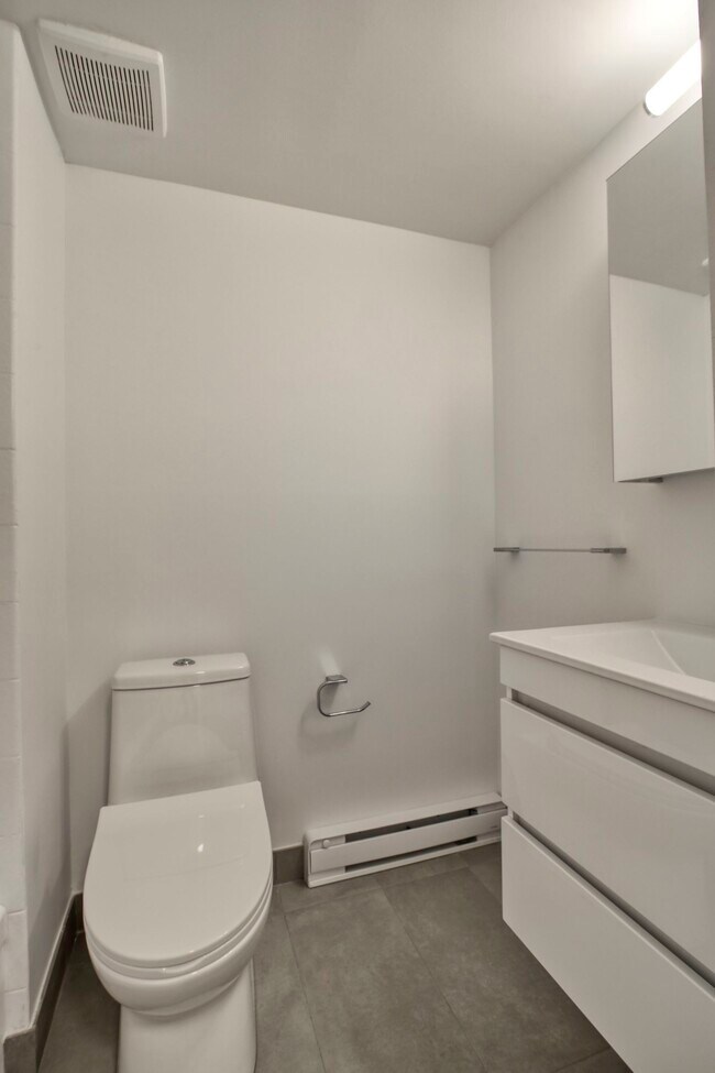 Building Photo - 2285 Rue St Mathieu