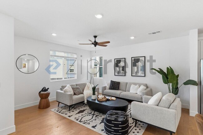 Building Photo - 37380 Watersail Way