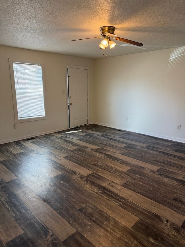 Foto del edificio - 108 Suzanne Cir