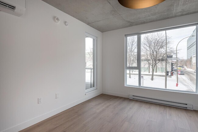 Building Photo - S201