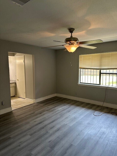 Foto del edificio - 7839 Vernwood St