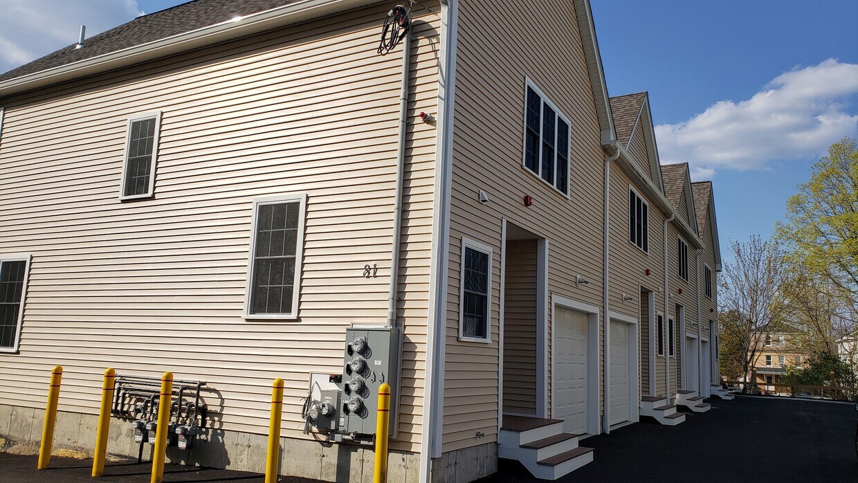 81 Narrow Ln Unit B, Lancaster, MA 01523 Condo for Rent in Lancaster