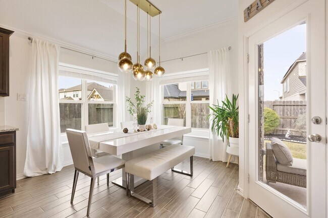 Foto del edificio - 1319 Simpson Valley Ln