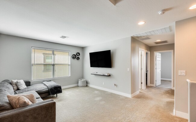 Foto del edificio - The Space You Need, the Location You Want