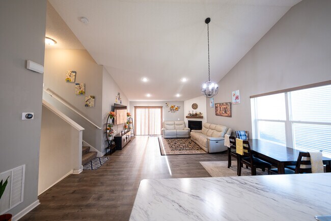 Foto del edificio - 15233 Emory Ave