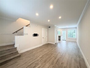 Building Photo - 15 Madeira Ave