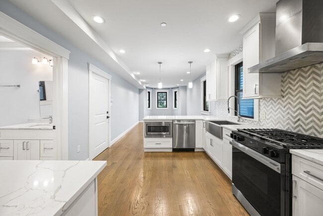 Building Photo - 229 E Eagle St