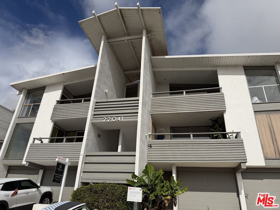 Foto principal - 22041 Pacific Coast Hwy