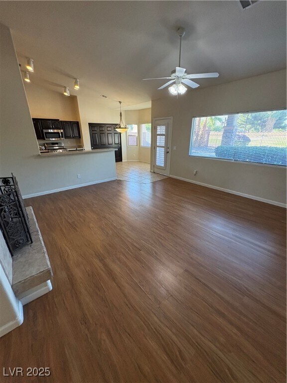 Foto del edificio - 5586 Golden Leaf Ave